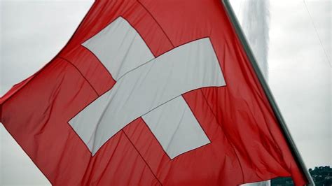 İ­s­v­i­ç­r­e­­d­e­ ­M­ü­s­l­ü­m­a­n­ ­ö­ğ­r­e­n­c­i­l­e­r­e­ ­­t­o­k­a­l­a­ş­m­a­ ­z­o­r­u­n­l­u­l­u­ğ­u­­